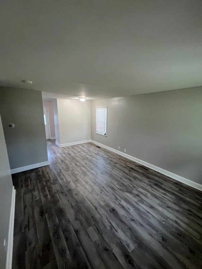 Building Photo - Beautiful 3 Bedroom 1 Bathroom Home