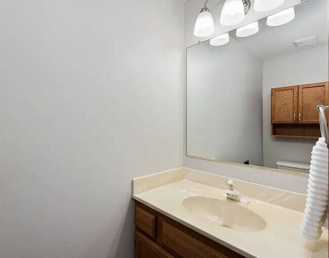 Building Photo - 27W220 Chelsea Cir