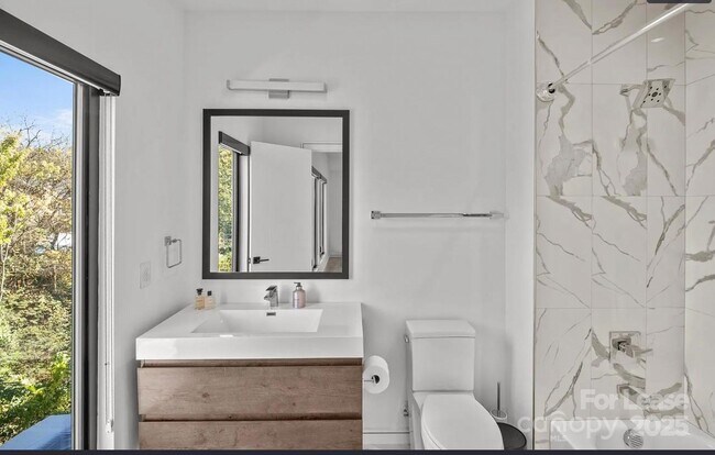 Building Photo - 2712 N Davidson St