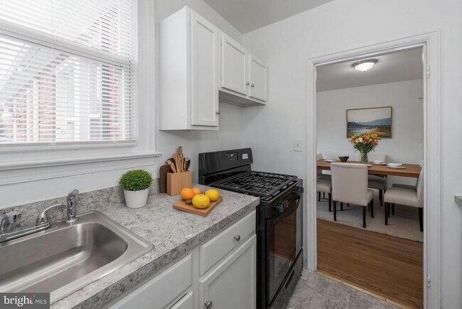 Building Photo - 7607 Eastern Ave NW