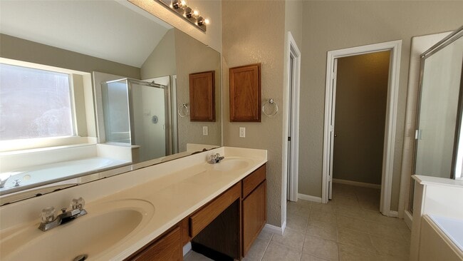Building Photo - 3825 Evergreen Way