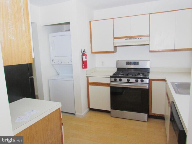 Building Photo - 9 Cohanzick Ct