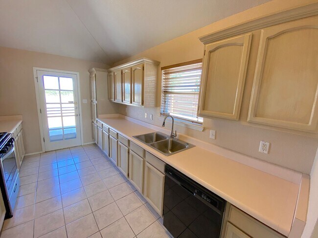 Building Photo - Northeast El Paso 4 bed with Refrig A/C
