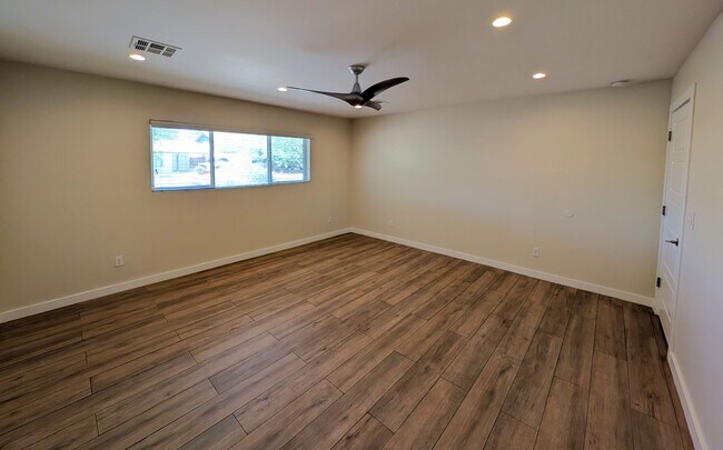 Building Photo - 4 Bedroom Home in Tempe Gardens Near E Sou...