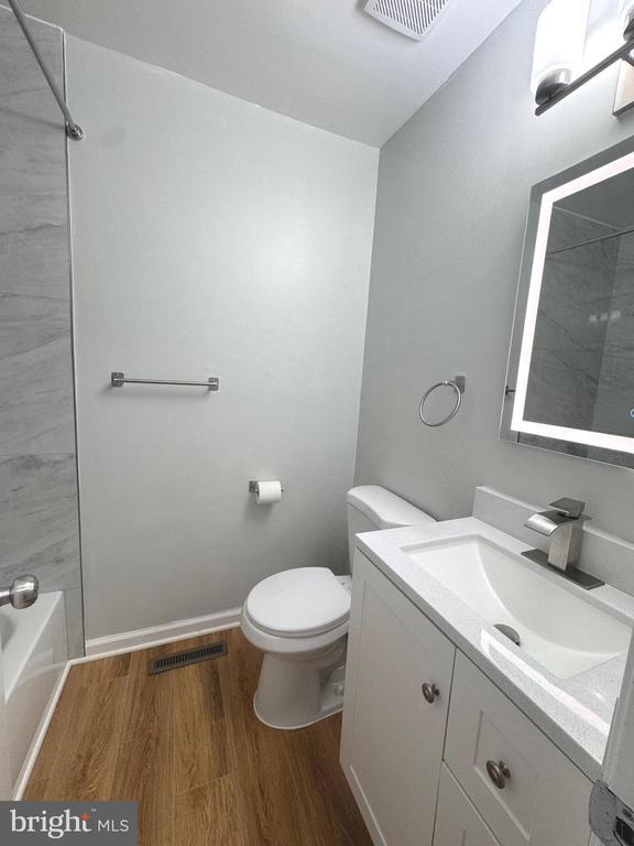 Building Photo - 4826 Grand Bend Dr