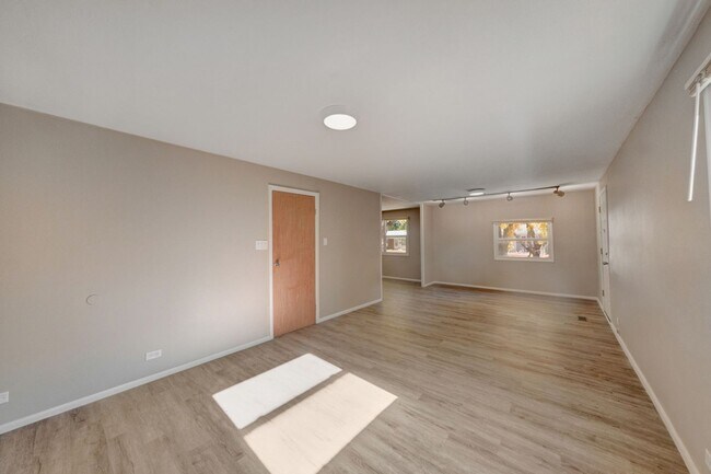 Building Photo - 1507 Thornton Dr