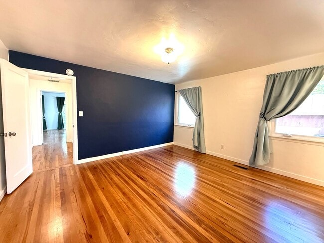 Building Photo - Charming Monterey Home in Quiet Neighborho...