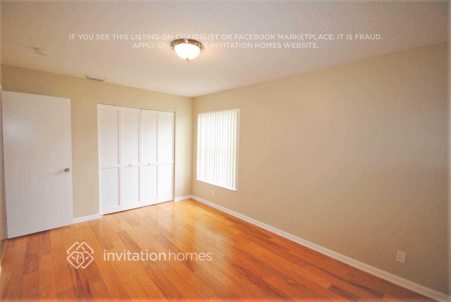 Building Photo - 365 NW 105th Dr