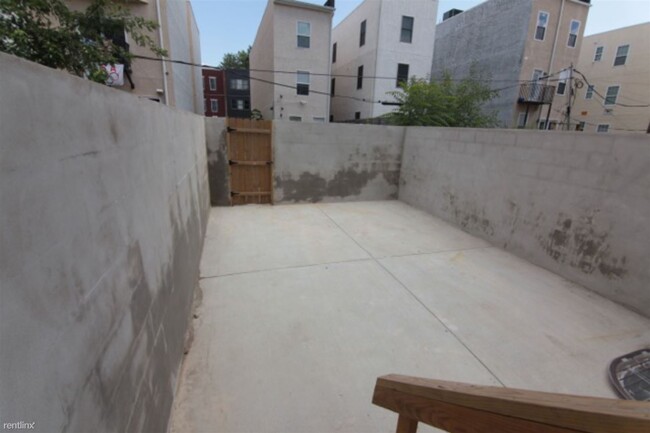 Building Photo - 4 br, 4 bath Triplex - 1915 N GRATZ ST Unit A