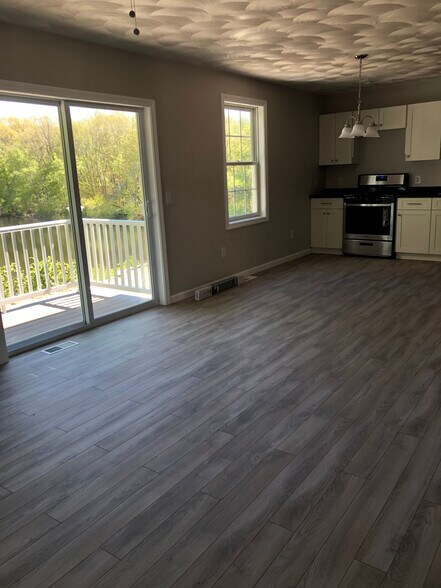 Living room - 697 Putnam Pike