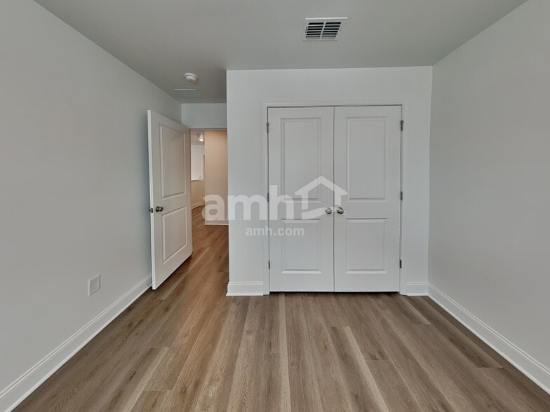 Building Photo - 935 Carnelian Ln