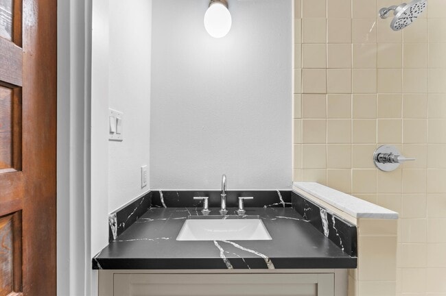 Building Photo - 1420 FM 1960