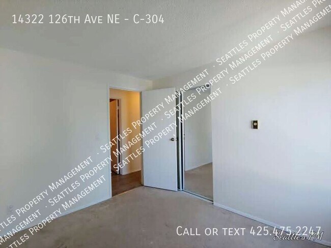 Building Photo - Top Floor 2 Bedroom Condo- with Vaulted Ce...