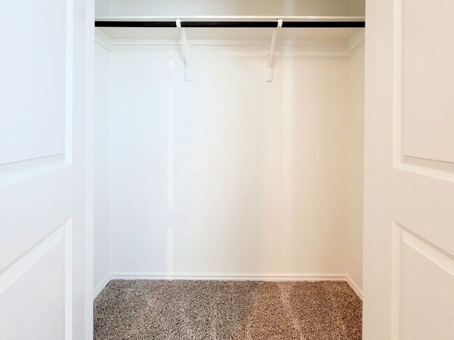 Building Photo - Modern & Spacious 3BR/2BA Home with Covere...