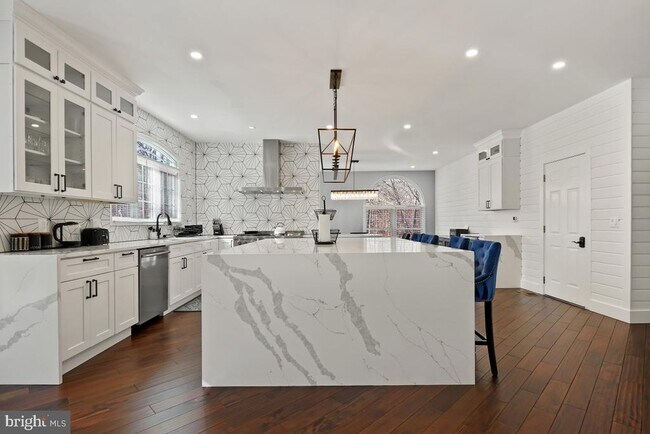 Building Photo - 6355 Highgrove Park Ct