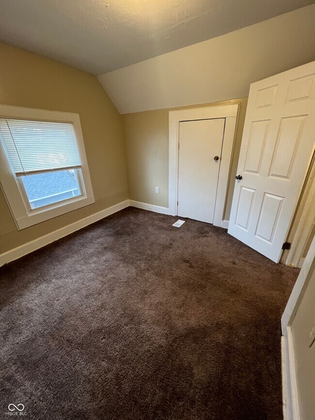 Building Photo - 2821 E 13th St