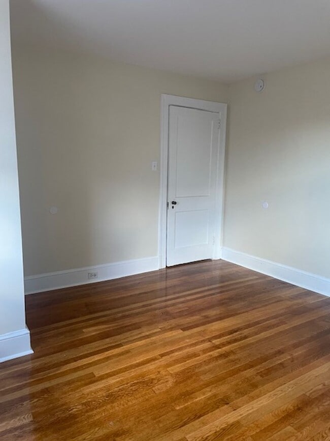Building Photo - 423 Avondale Dr