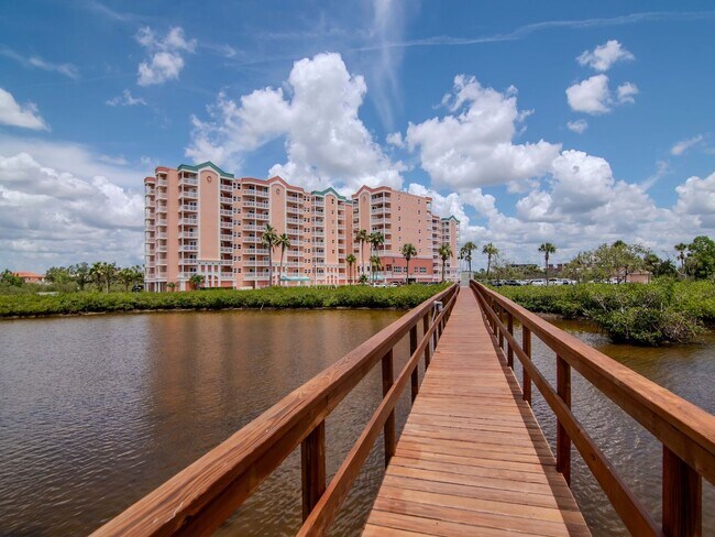 Building Photo - Waterfront Penthouse Living – Luxury 3 Bedroom / 2 Bath Condo on the Water