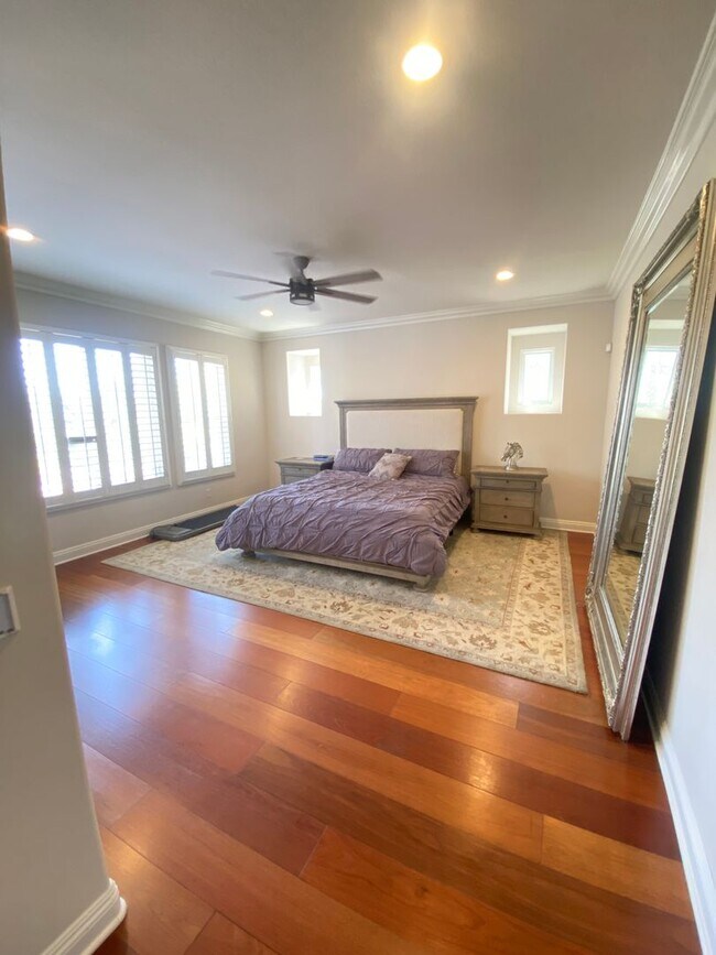 Building Photo - Luxurious 4 Bedroom Fullerton House For Re...