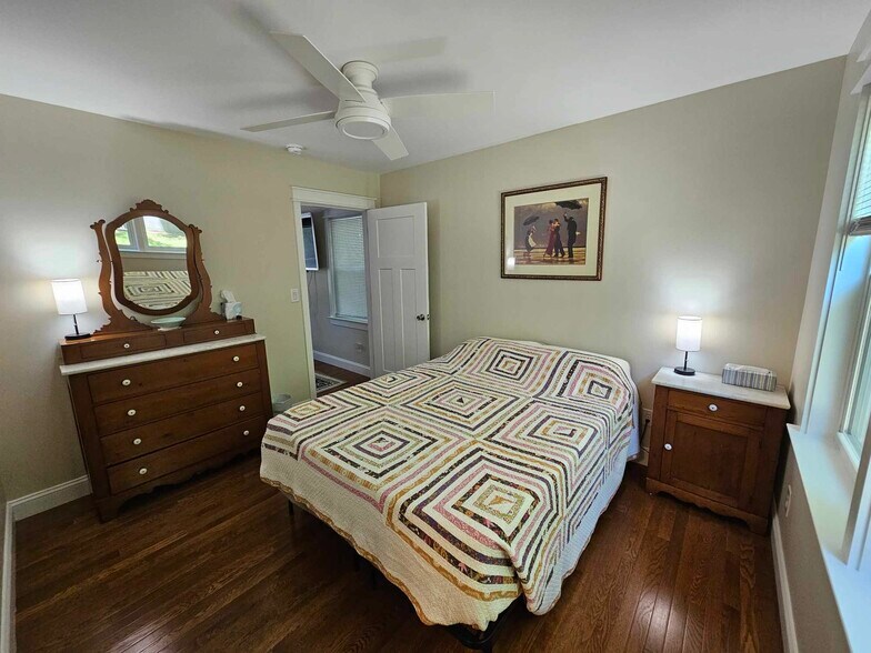 Building Photo - 1565 N May St