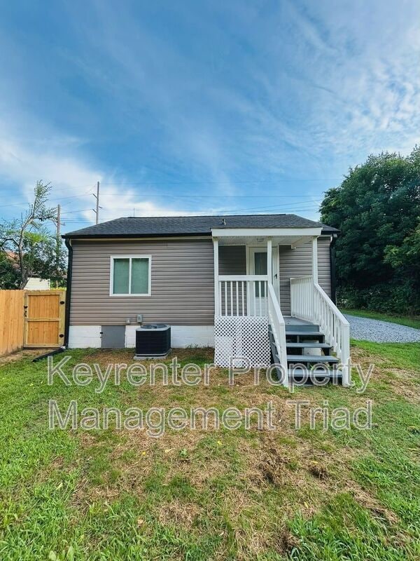 Building Photo - 1308 Leonard Ave