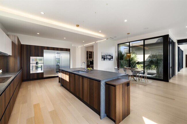 Building Photo - 4202 Serene Hills Dr