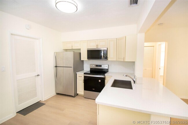 Building Photo - 2547 Roosevelt St