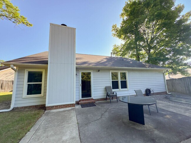 Building Photo - Coming Soon! 3 Bedroom 2 Bathroom-Dogs okay!