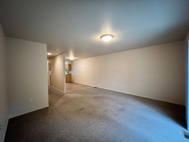 Building Photo - 1713 W Fern Dr