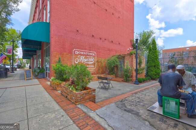 Building Photo - 123 S Broad St