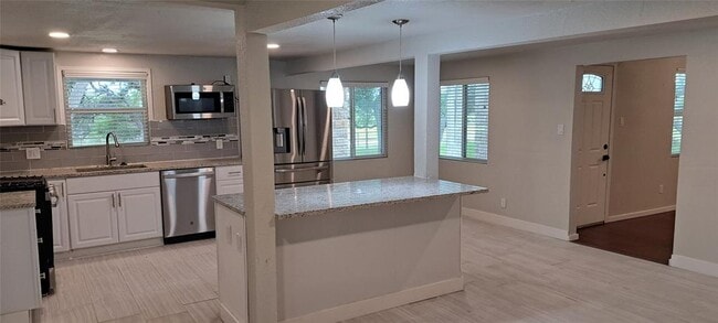 Building Photo - 2200 Downing Ln