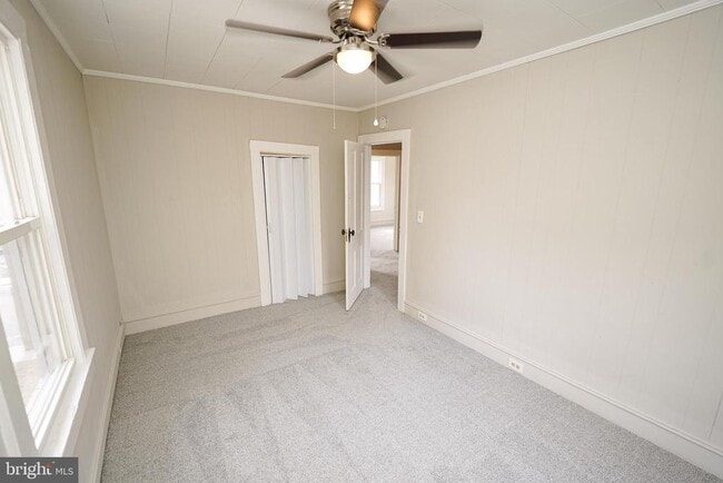 Building Photo - 305 E Pine St