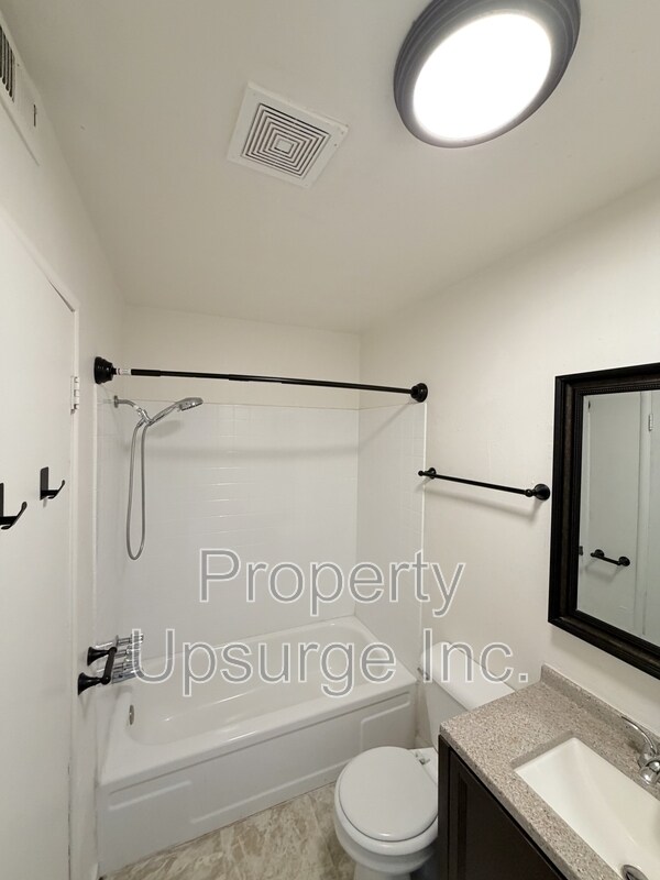 Building Photo - 330 Bird St