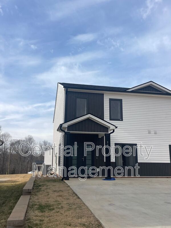 Building Photo - 32 Beverly Hills Dr