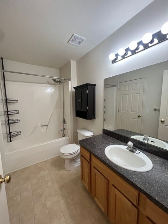 Building Photo - 3087 Promenade Cir