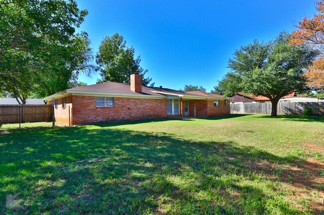 Building Photo - Complete RENOVATION only a few years ago!  Large bedrooms!