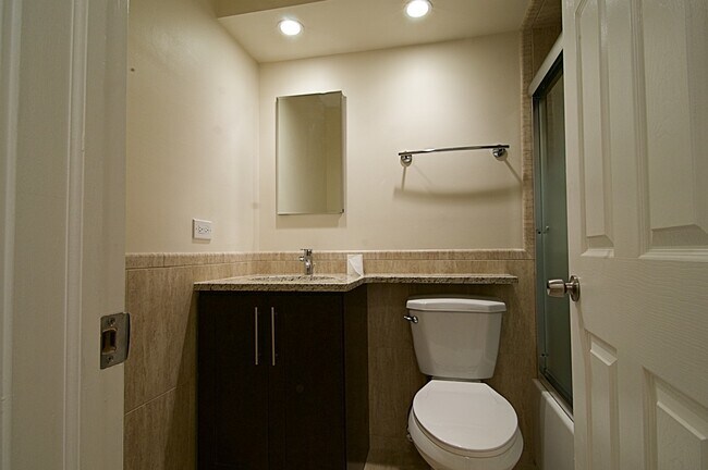 Building Photo - 2629 N Hampden Ct