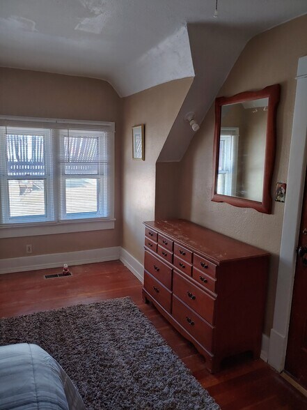 bedroom #1 - 1146 Howard St