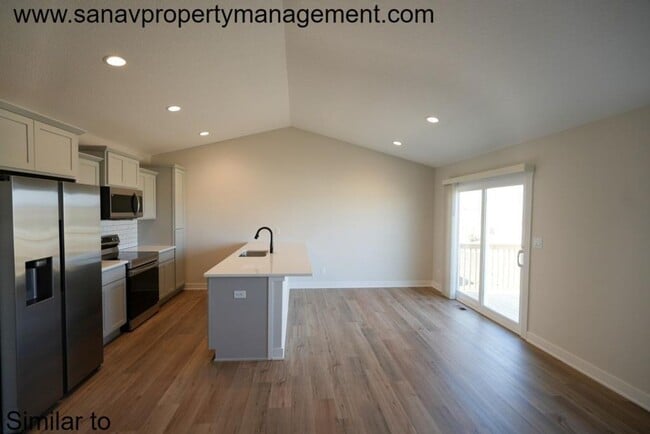 Building Photo - Discover Modern Elegance in West Des Moines