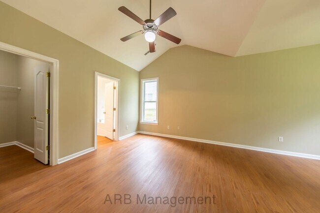 Building Photo - Charming 3-Bedroom Ranch in The Glen at St...