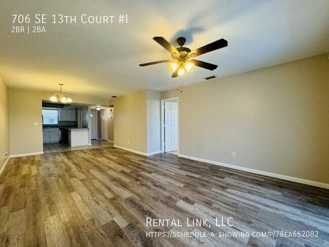 Building Photo - 706 SE 13th Ct