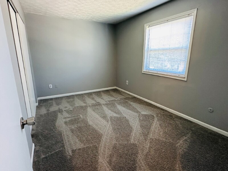 Building Photo - 1392 Summit St