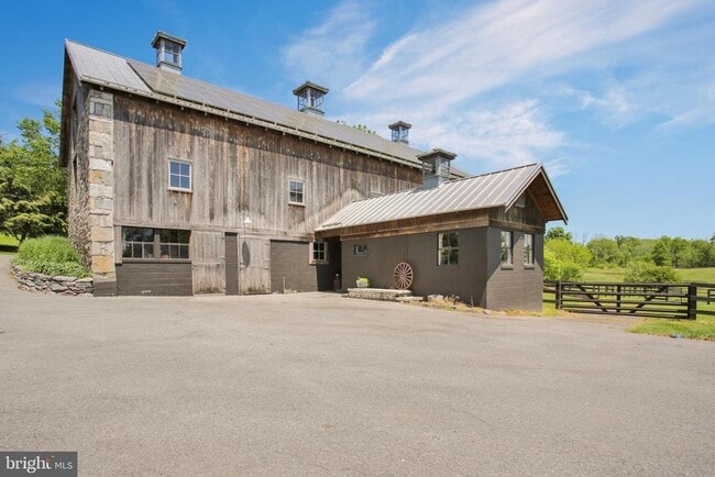 Building Photo - 233 Hetrick Rd