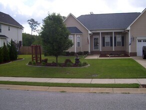 Building Photo - 4 Bedroom 2.5 Bathroom! BRIDLEWOOD SUBDIVISION!  Coming Available at the end of July!