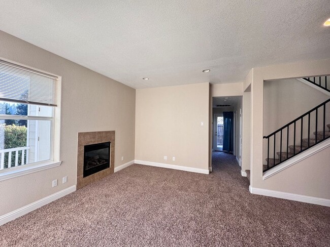 Building Photo - 215