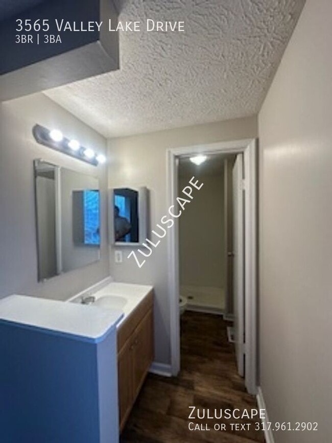 Building Photo - 3565 Valley Lake Dr