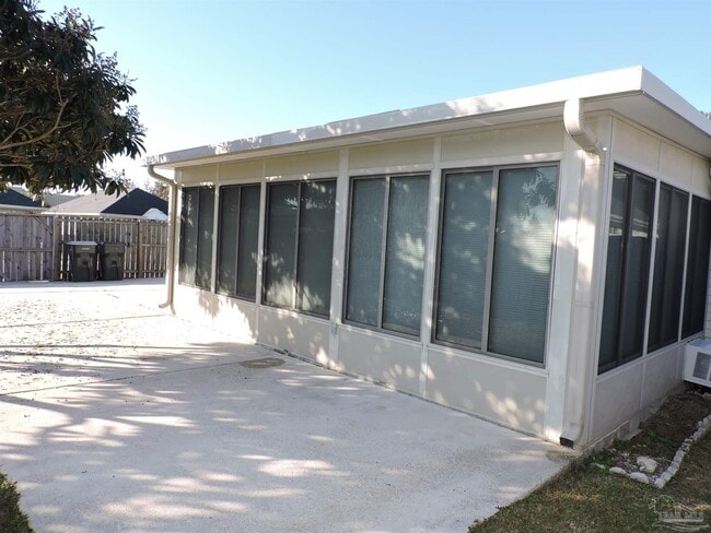 Building Photo - 1160 Sweetbriar St