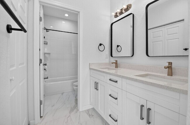 Building Photo - "Charming 2-Bed, 2-Bath Oasis in Riviera Beach – Your Perfect Retreat!"