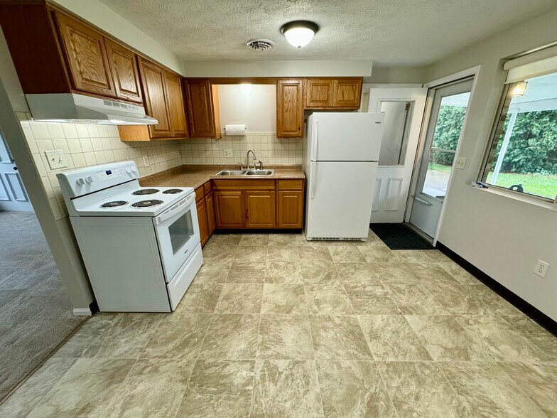 Building Photo - 7417 Rob St NW