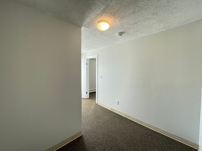 Building Photo - 251 Pine St